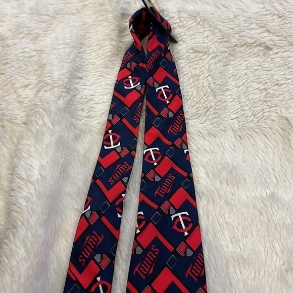 Minnesota Twins MLB 100% Silk Neck Tie Red White & Blue All Over Logo NWT - Picture 5 of 5